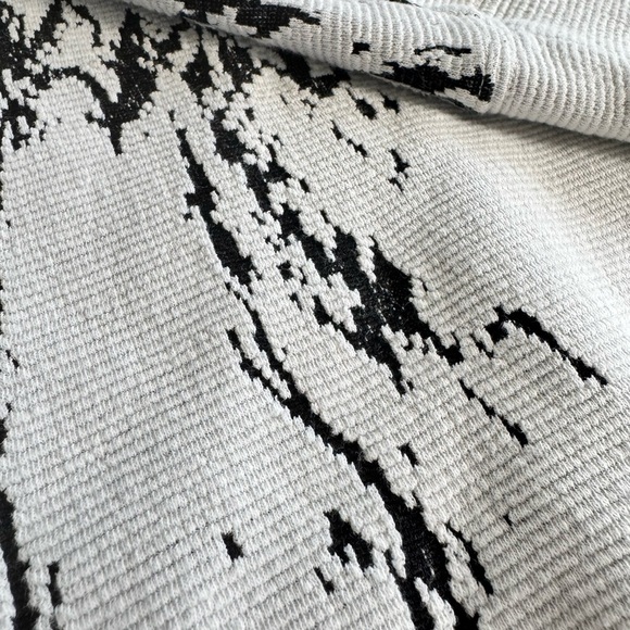 H&M Black and White Crewneck Sweater with Abstract Pattern - Picture 4 of 10